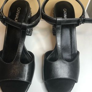 Summer Sandale cute shoes size 6 black